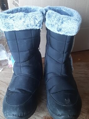 Women's Black Winter Faux-Fur Lined Snow Boots